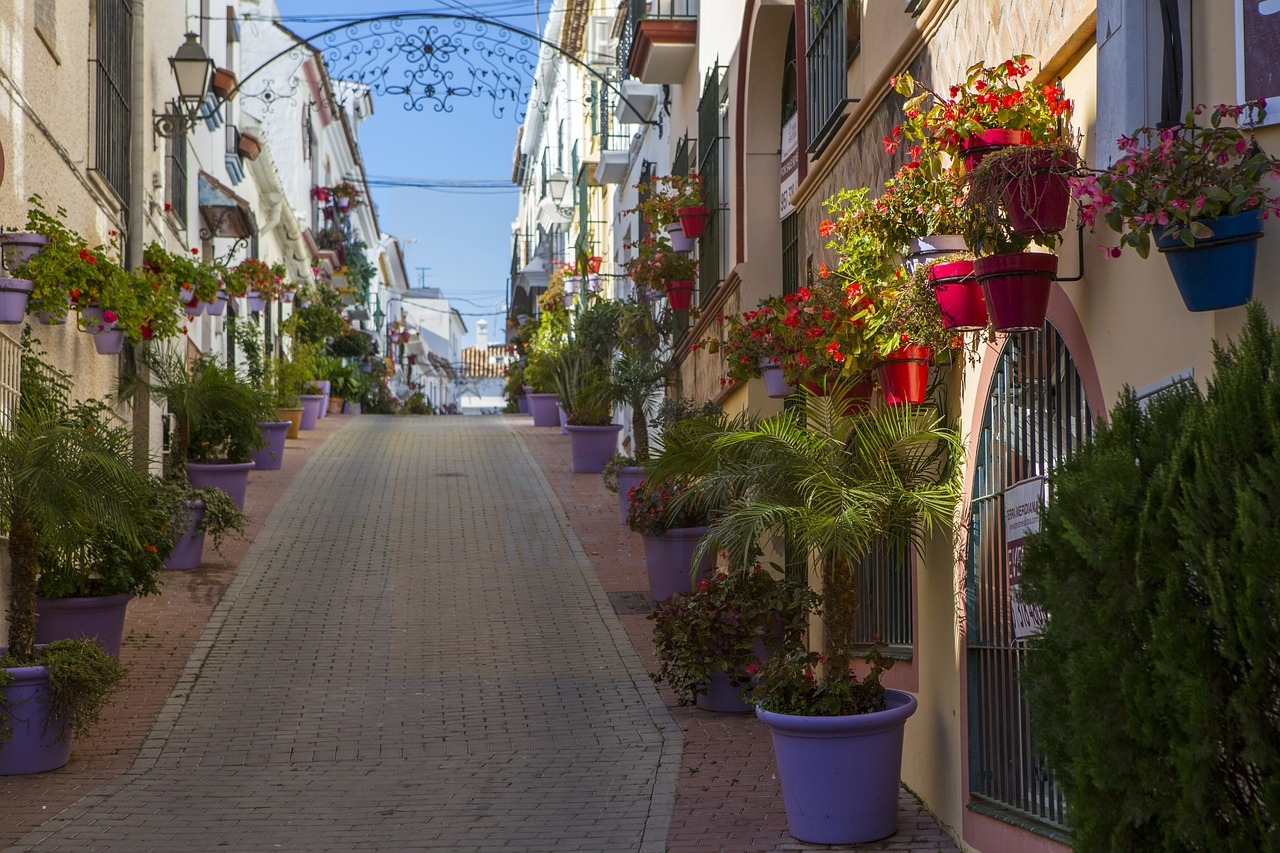 Benahavís: El Paraíso Gastronómico de la Costa del Sol. Estrategias de Marketing Digital para Atraer Inversores de Lujo.