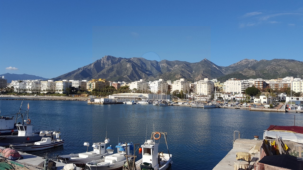 Marbella: El Epicentro del Lujo en la Costa del Sol: Cómo destacar la exclusividad y el atractivo de Marbella para el público de lujo.